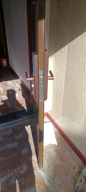 郑州防盗门维修电话、防盗门开锁换锁电话，防盗门厂家电话