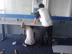 杭州专业师傅安装办公桌组装屏风工位安装衣柜老板椅维修