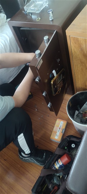 南京鼓楼区开保险柜公司–鼓楼区保险柜开锁换锁改密码