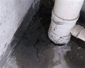 天津卫生间下水管跟水泥缝漏水，是什么原因？如何防止再次漏水？