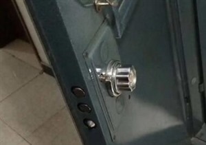 兰州市开锁师傅保险柜密码忘记了如何开锁修锁换防盗门锁芯
