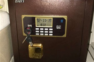 荆州市开锁师傅保险柜换锁修锁防盗门换锁芯大概多少钱