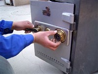 香洲电子式保险柜没电了怎么开，如何开启没电的保险柜