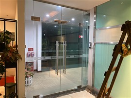 东莞办公室玻璃门安装维修