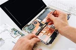 苹果笔记本电脑屏幕碎了在青岛地区换屏幕多少钱