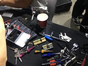 乐清开锁公司，乐清开锁电话，乐清换锁老师