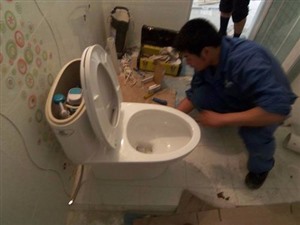 火车站附近低价清洗地暖 通下水 换水龙头 修阀门 该管道