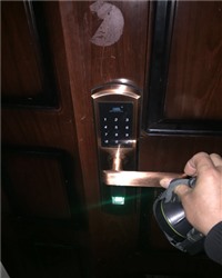 济南雅居园附近开锁公司电话 更换c级锁芯指纹密码锁