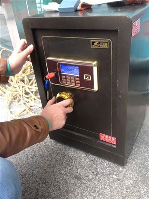 南京栖霞区保险柜维修开锁（24小时）开保险柜锁电话