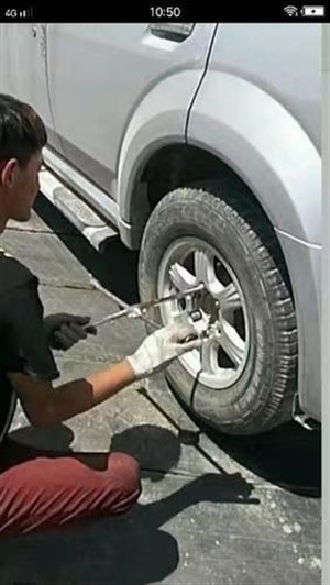 衢州大货车补胎多少钱一个\衢州24小时流动换胎救援电话\附近哪个地方有修理汽车轮胎的