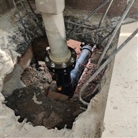 黄埔修消防管漏水，爆管漏水抢修