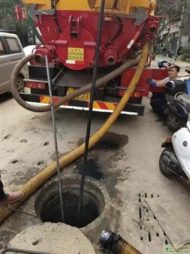 顺德龙江镇小区疏通厕所下水道，清理化粪池