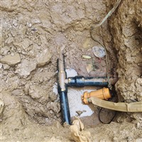 黄埔修pe管漏水，补地下水管工人