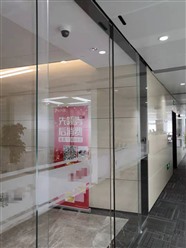 杨浦五角场自动门维修  办公玻璃地弹簧安装