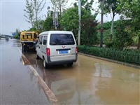 墨竹工卡县高速轮胎破了怎么救援道路救援:轮胎被扎