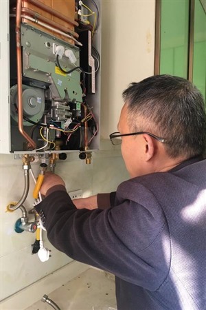 西宁樱花热水器维修电话（24小时服务）樱花热水器全国报修热线