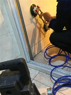 卫生间防水层漏水打孔注胶堵漏可靠吗