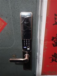 济南修门 济南市中区修门维修防盗门下垂
