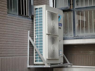 联诚精细：公司产品大范围的应用于商用空调压缩机、工业机器人、工程机械