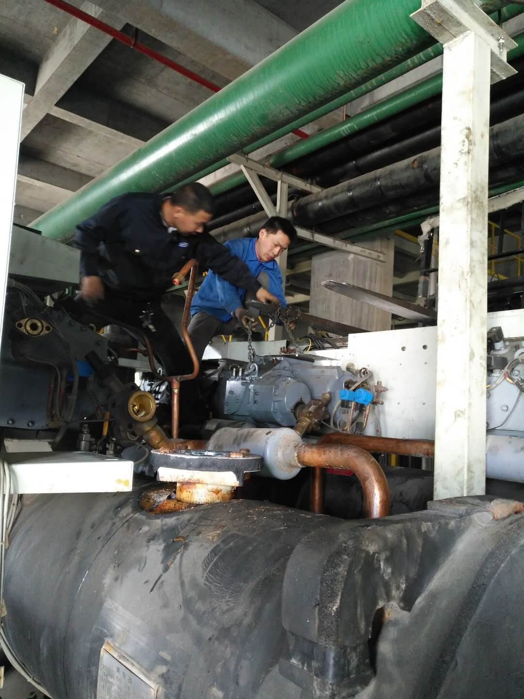 松江区冷水机维修电话，专业工业冷水机故障上门检修