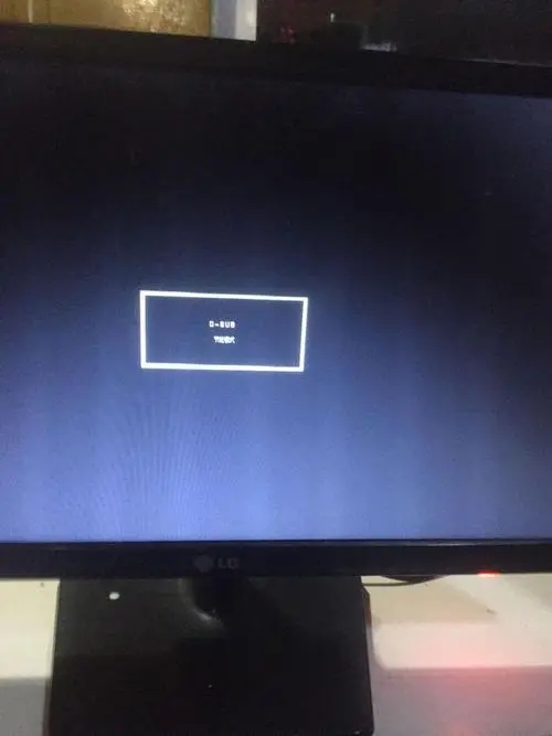 电脑开机显示器无信号黑屏怎么办？