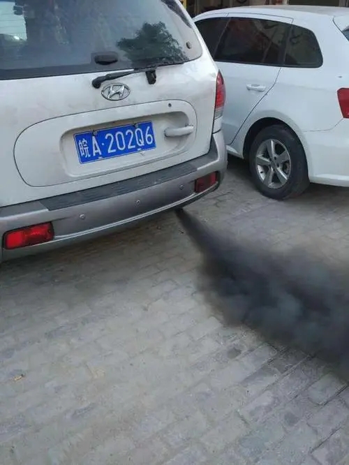 汽车排气管冒黑烟是怎么回事？汽车排气管冒黑烟怎么办？