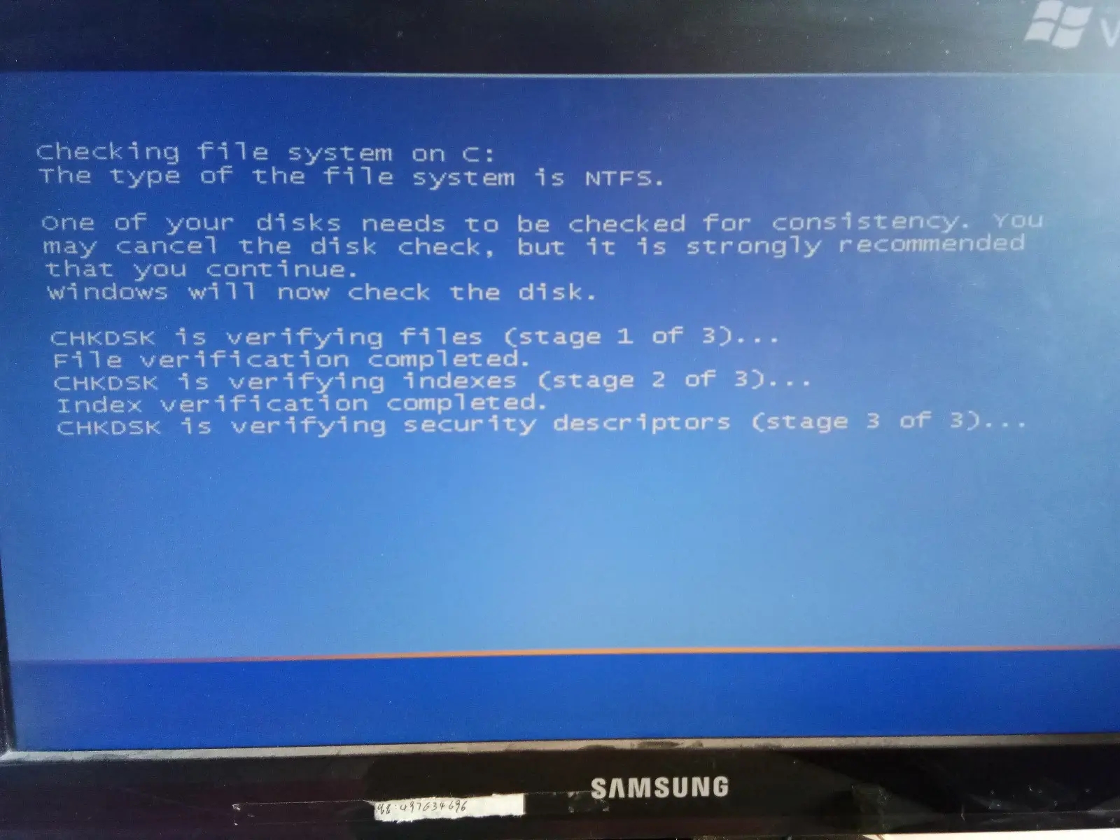 台式电脑显示英文进不去系统怎么办？